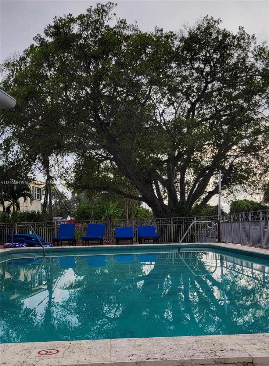 A11859864 — Miami Beach — 30