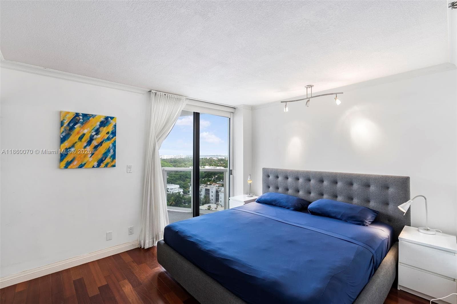 A11860070 — Miami Beach — 30