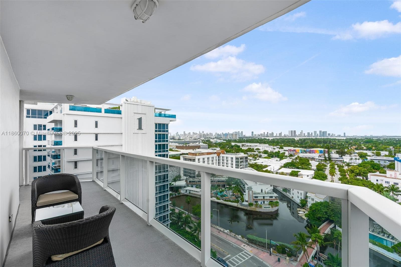 A11860070 — Miami Beach — 33