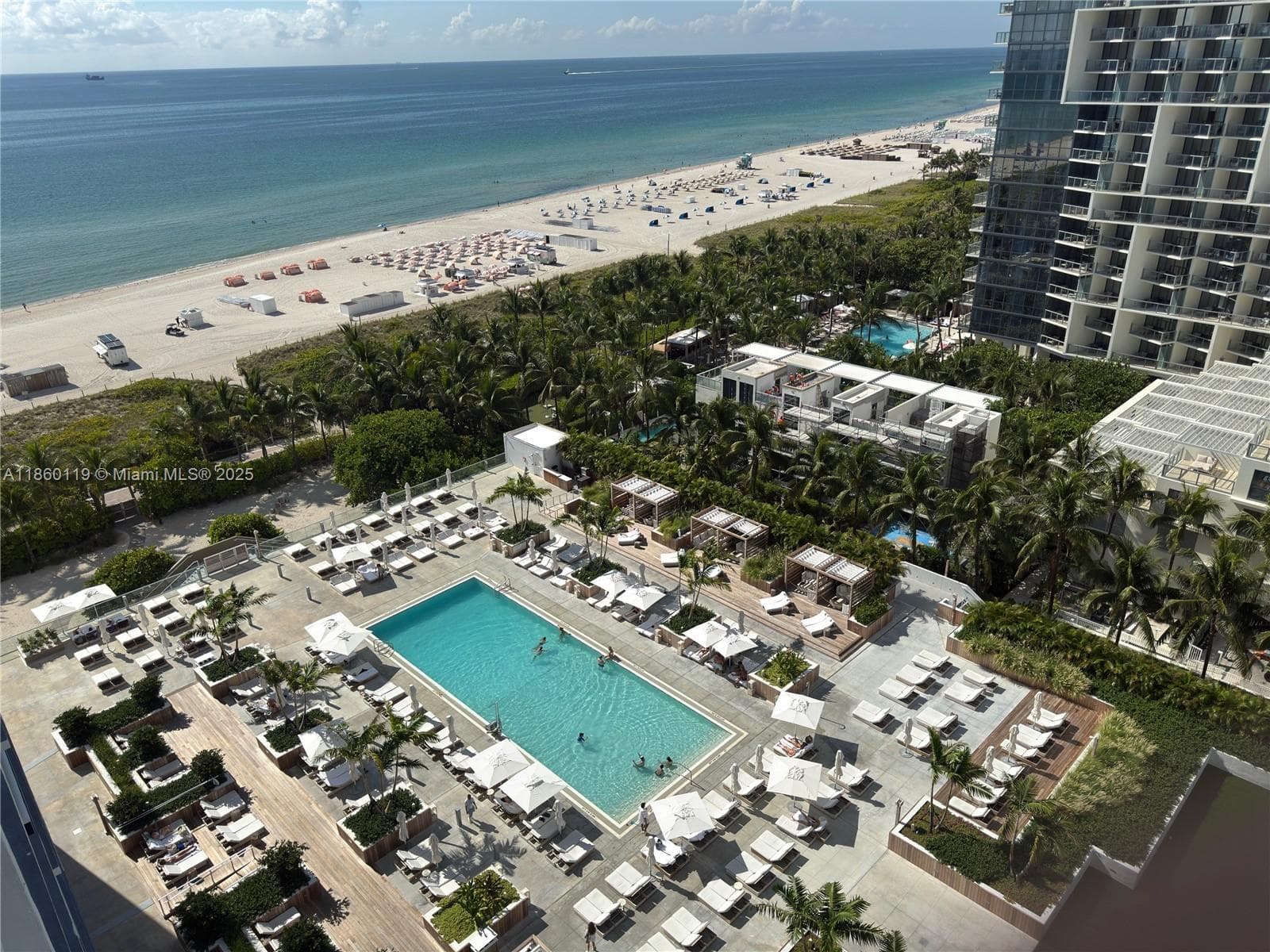 A11860119 — Miami Beach — 27