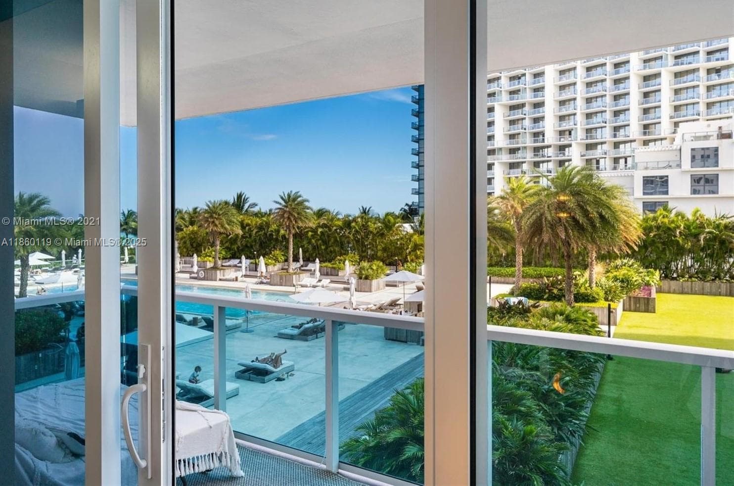 A11860119 — Miami Beach — 18