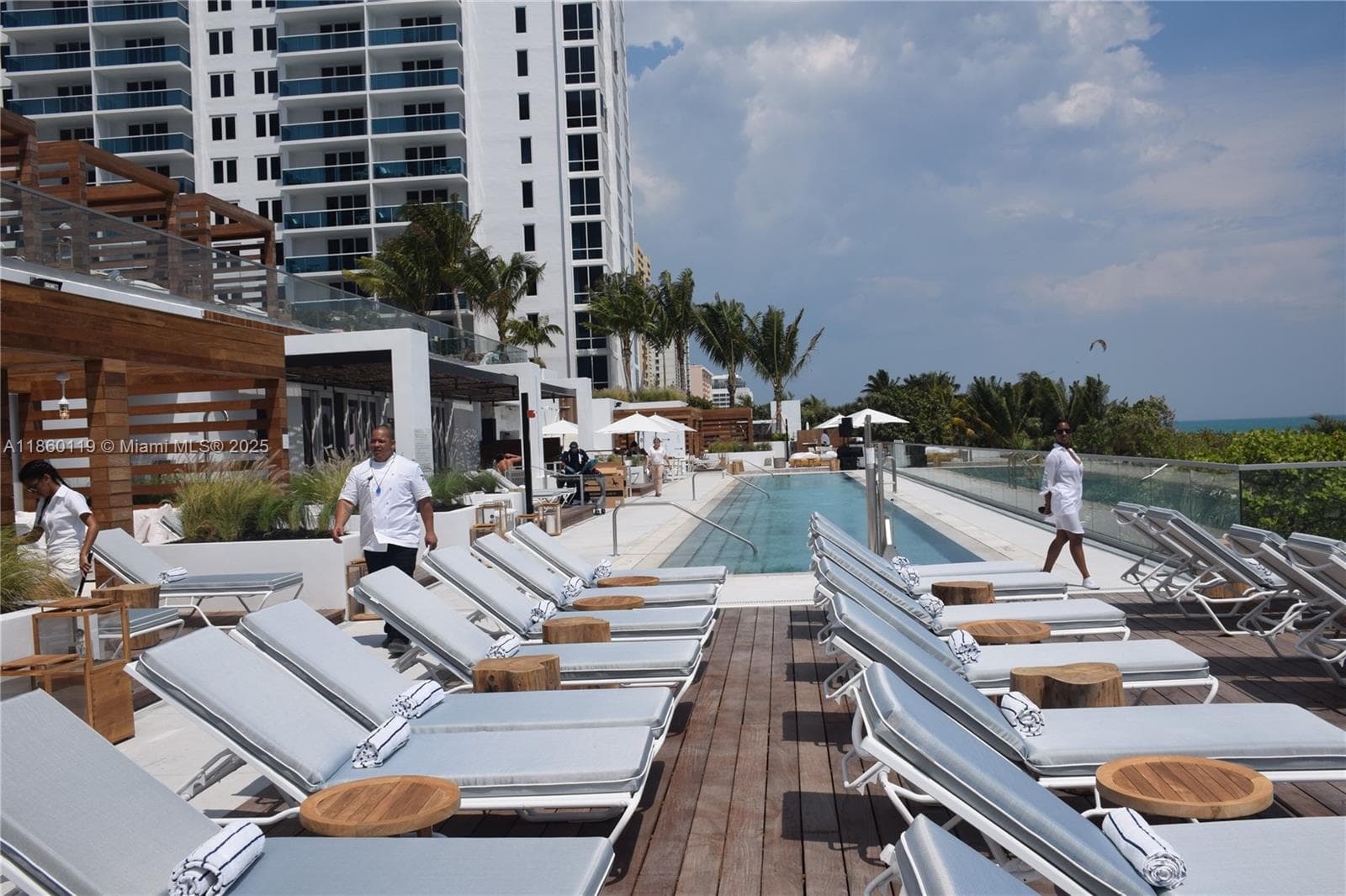 A11860119 — Miami Beach — 25