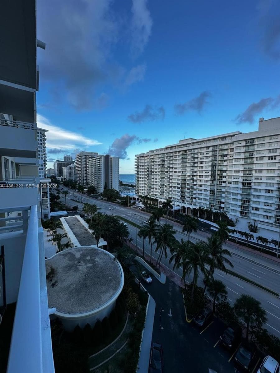 A11861323 — Miami Beach — 23