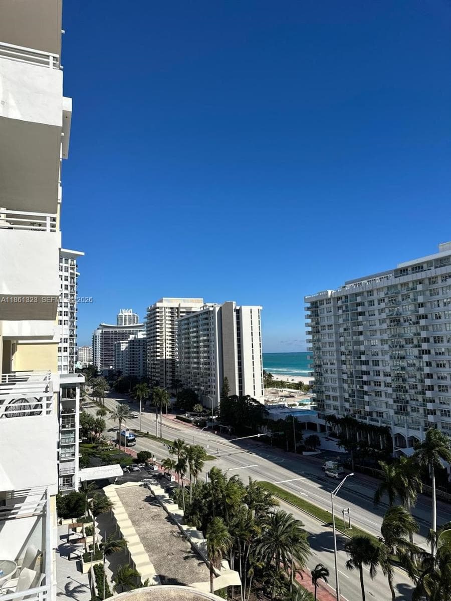 A11861323 — Miami Beach — 27