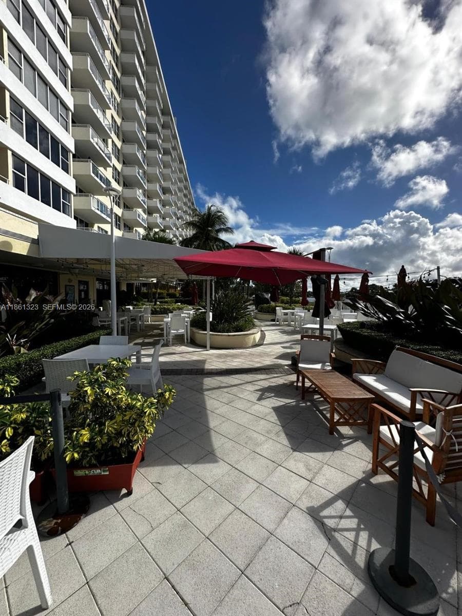 A11861323 — Miami Beach — 42