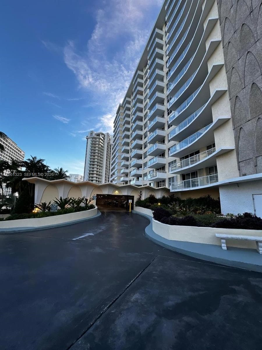 A11861323 — Miami Beach — 46