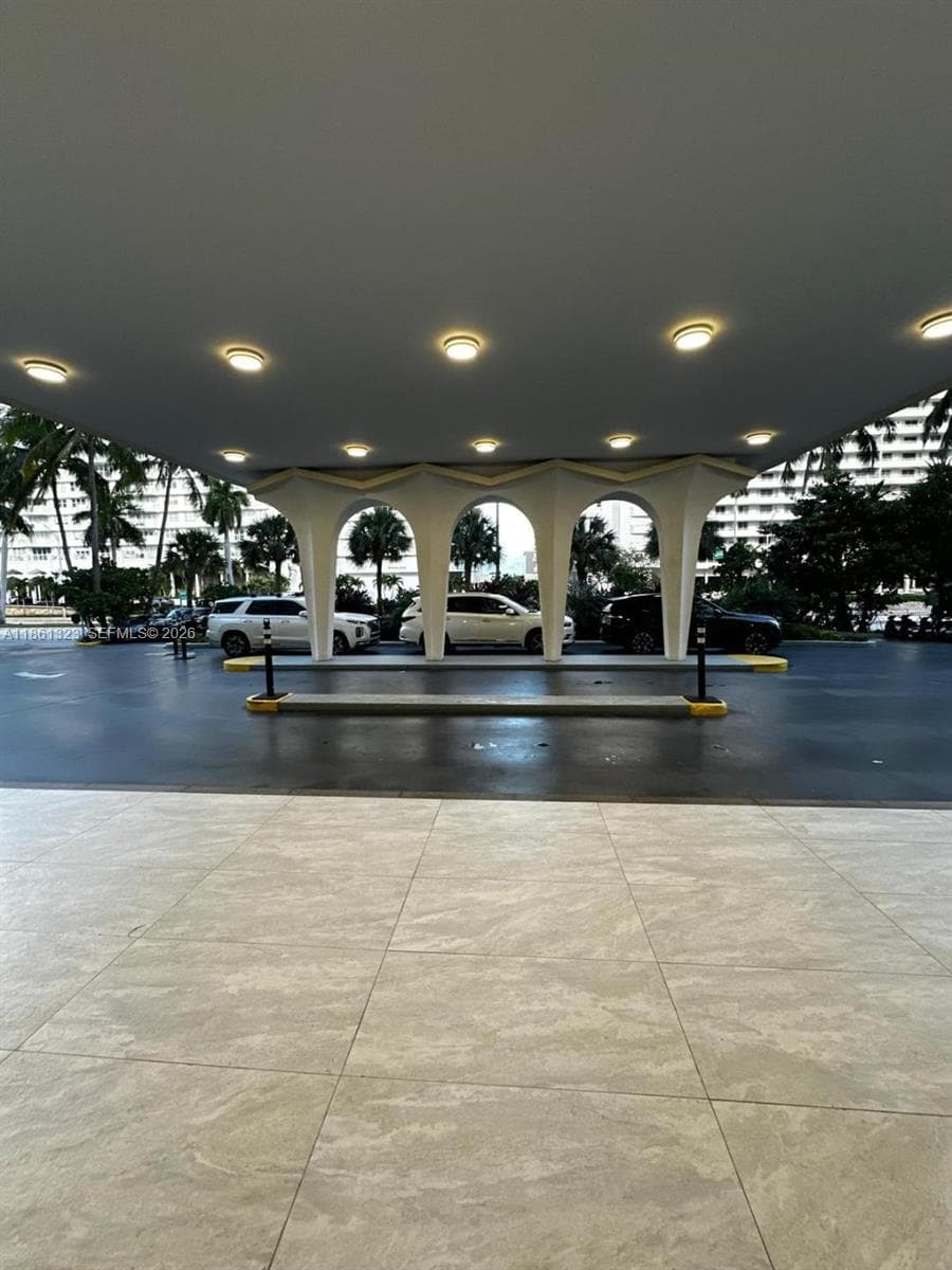 A11861323 — Miami Beach — 43