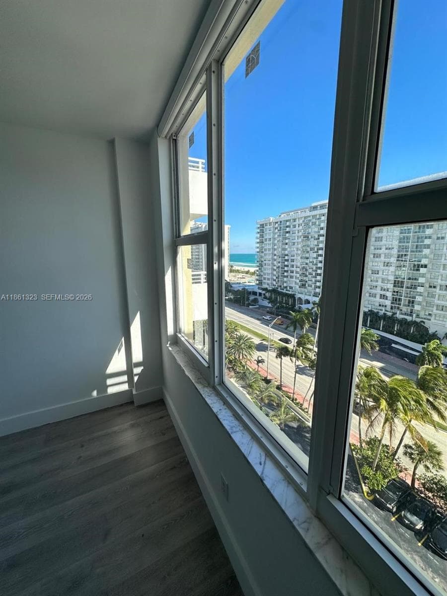 A11861323 — Miami Beach — 22