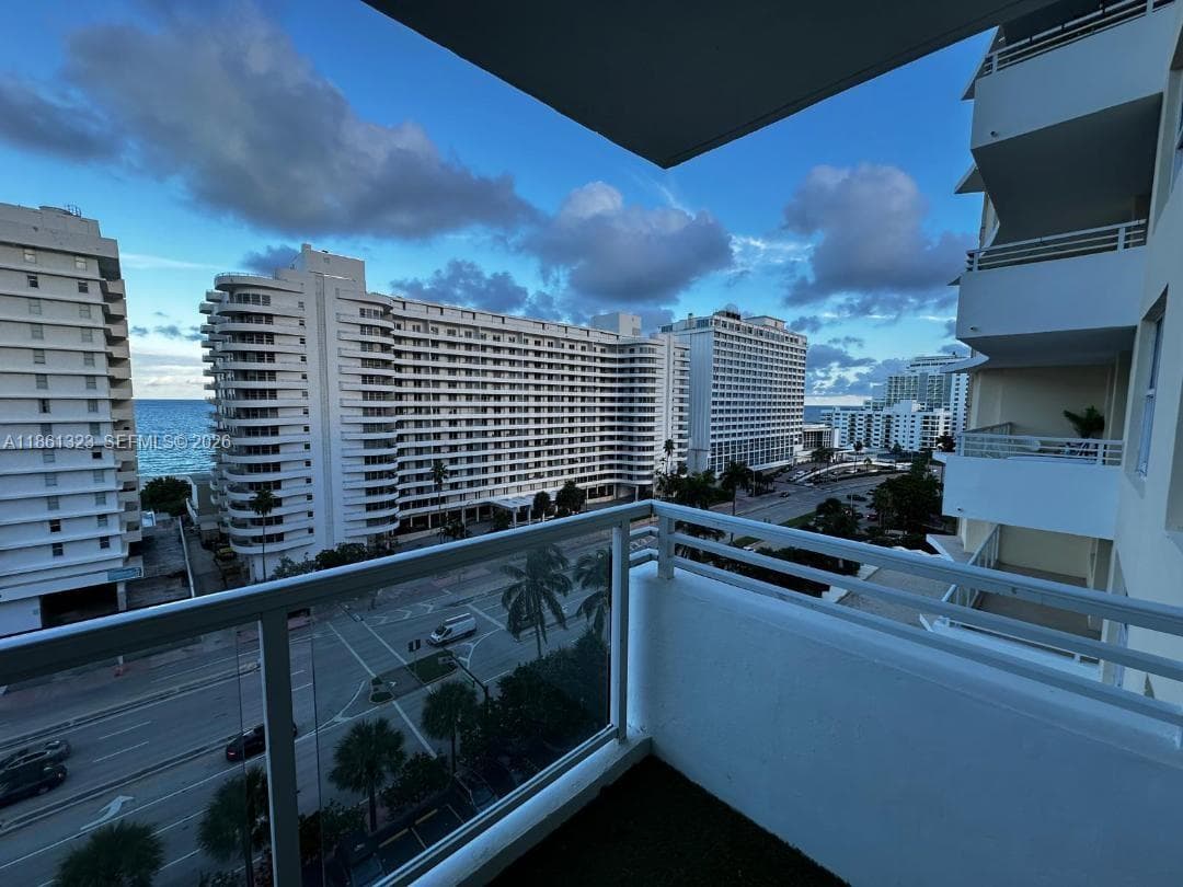 A11861323 — Miami Beach — 28