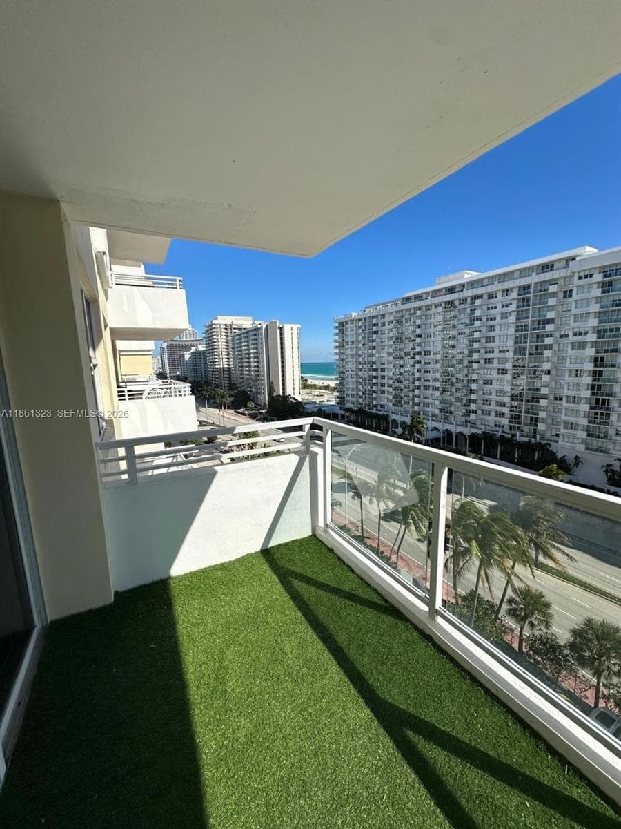 A11861323 — Miami Beach — 24