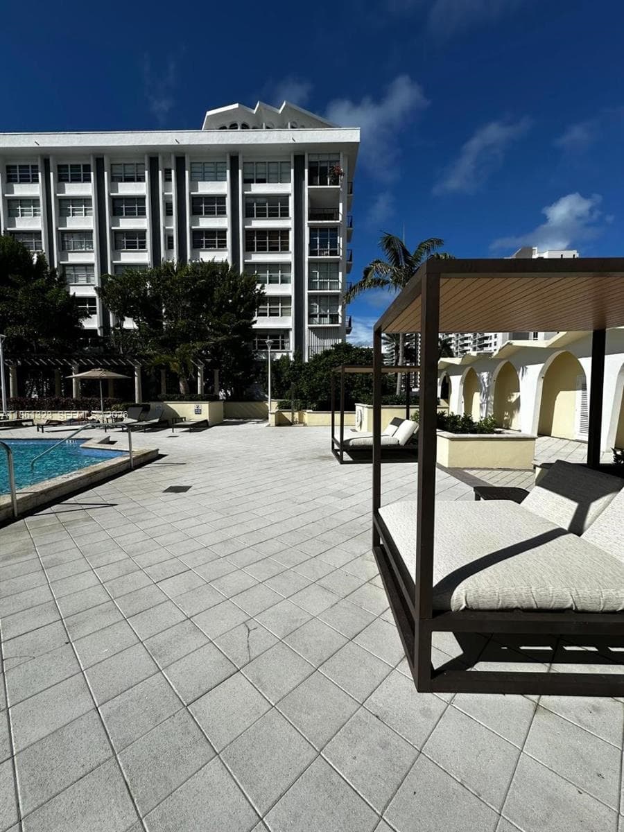 A11861323 — Miami Beach — 38