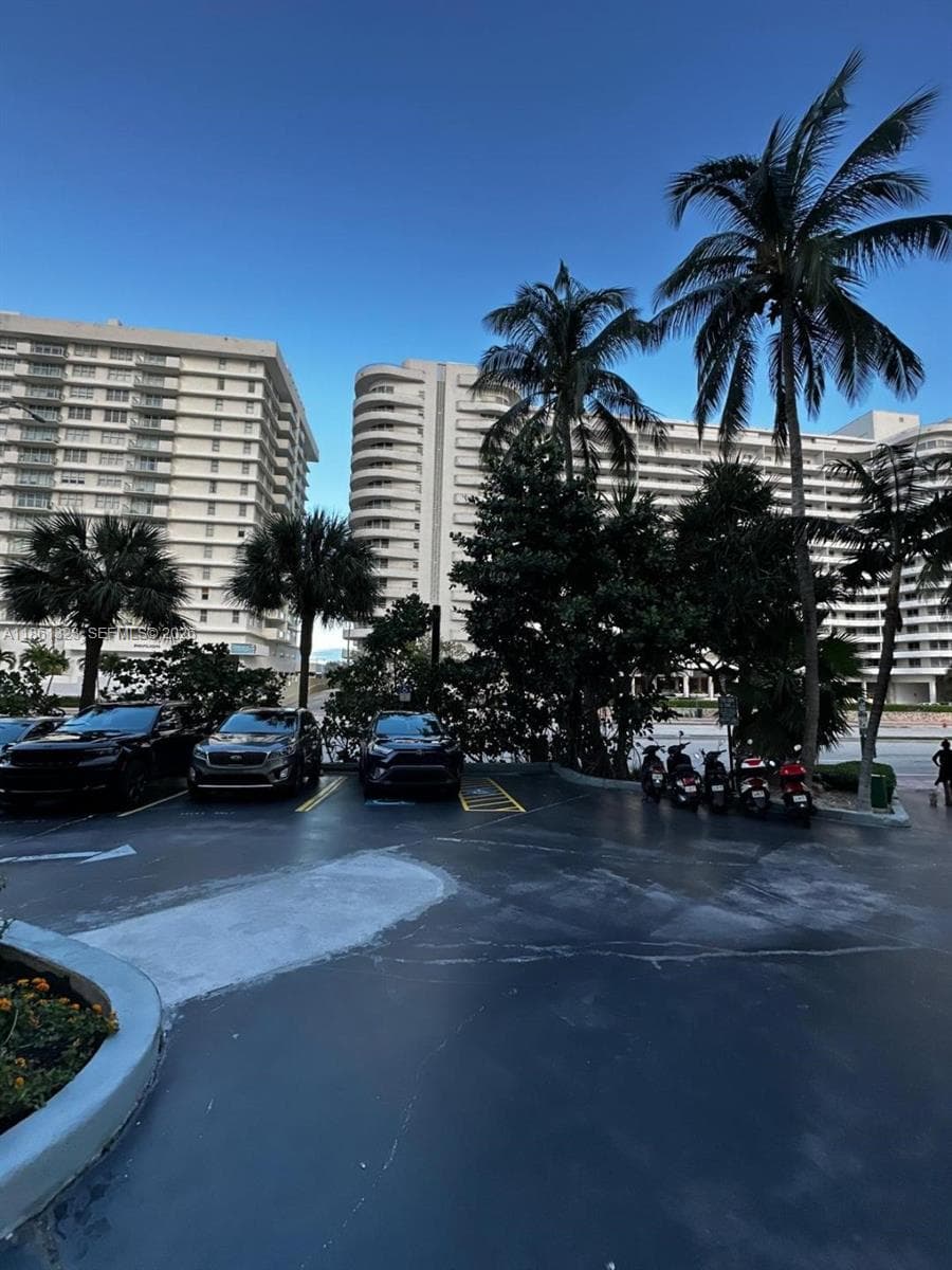 A11861323 — Miami Beach — 49