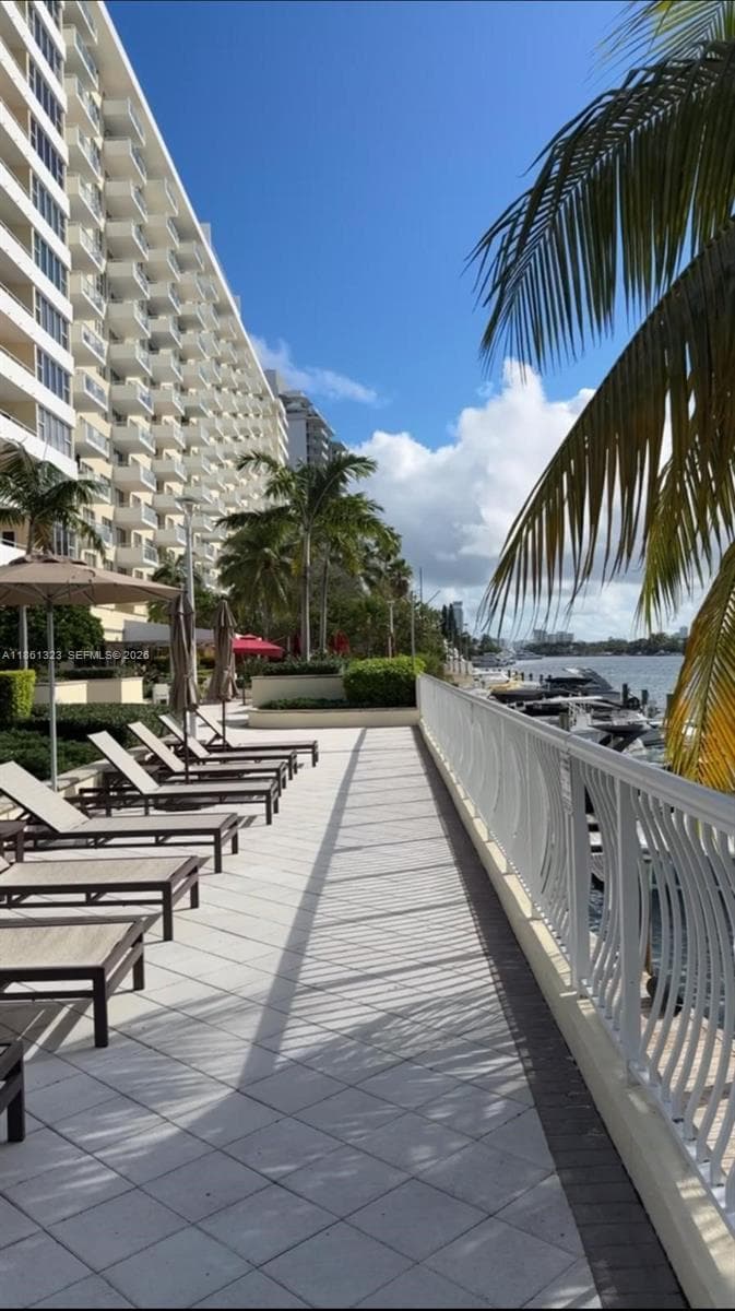 A11861323 — Miami Beach — 41