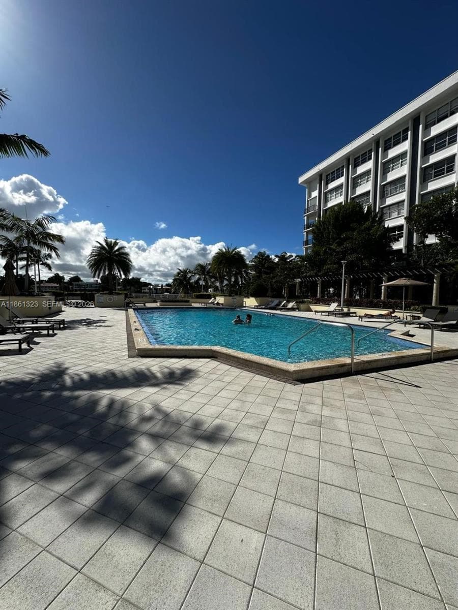 A11861323 — Miami Beach — 37