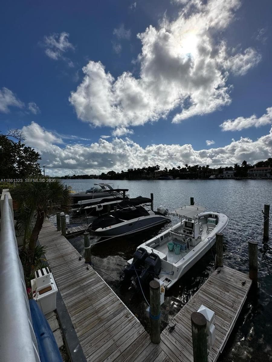A11861323 — Miami Beach — 40