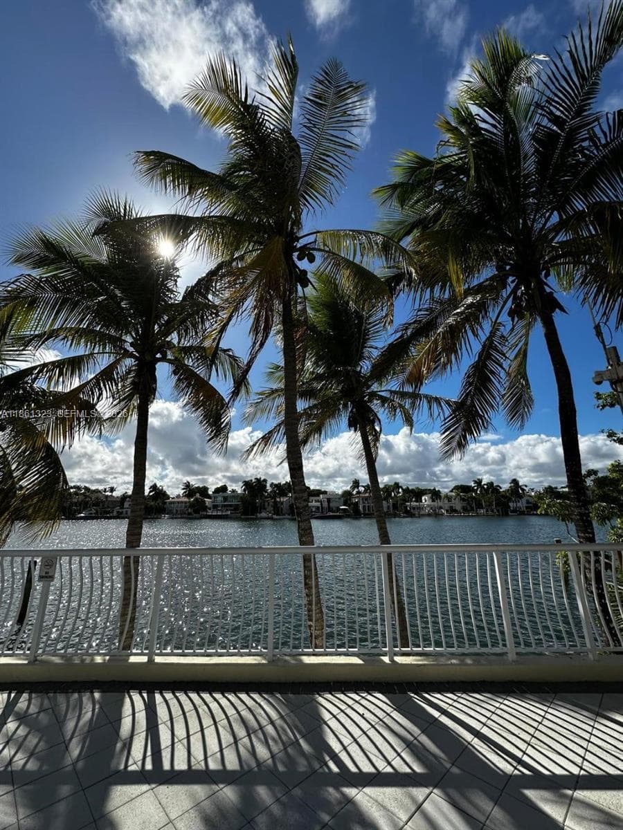 A11861323 — Miami Beach — 39