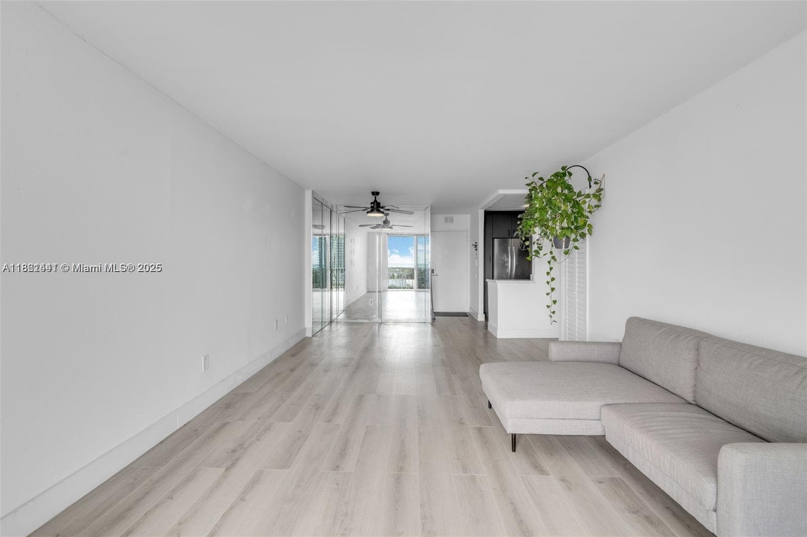 A11861441 — Miami Beach — 12