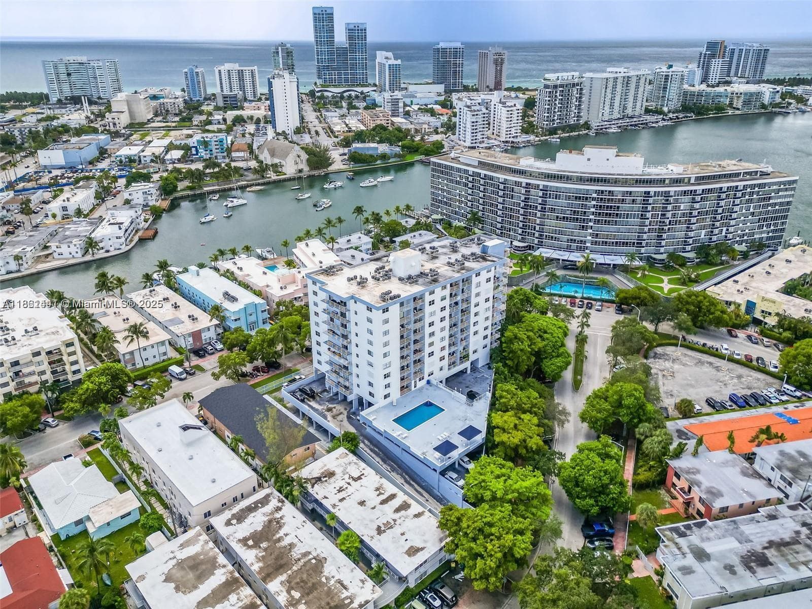 A11861441 — Miami Beach — 26