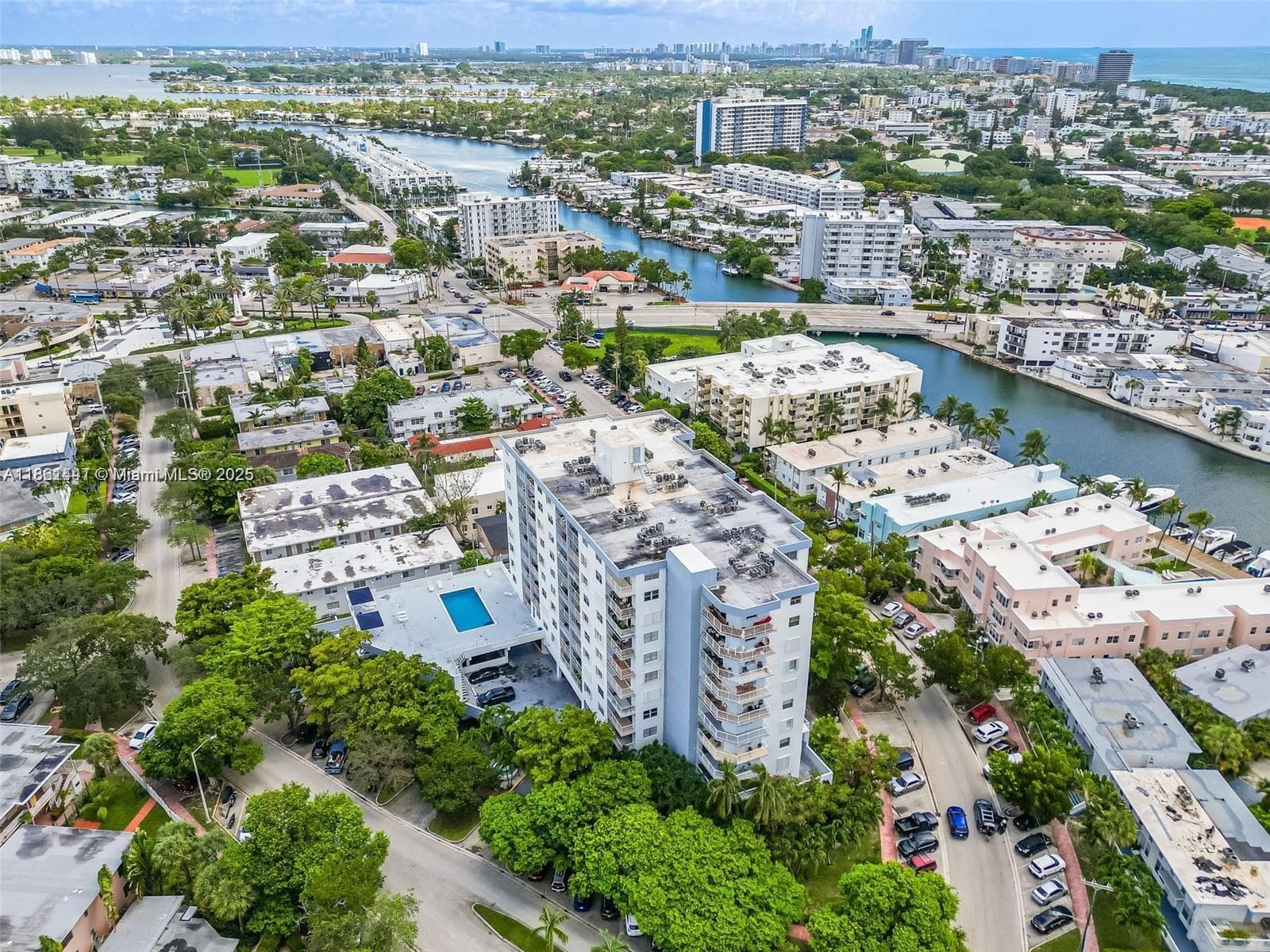 A11861441 — Miami Beach — 24