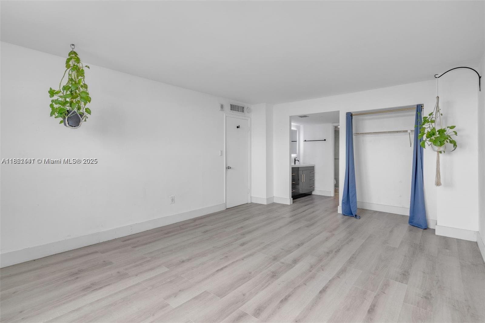 A11861441 — Miami Beach — 11