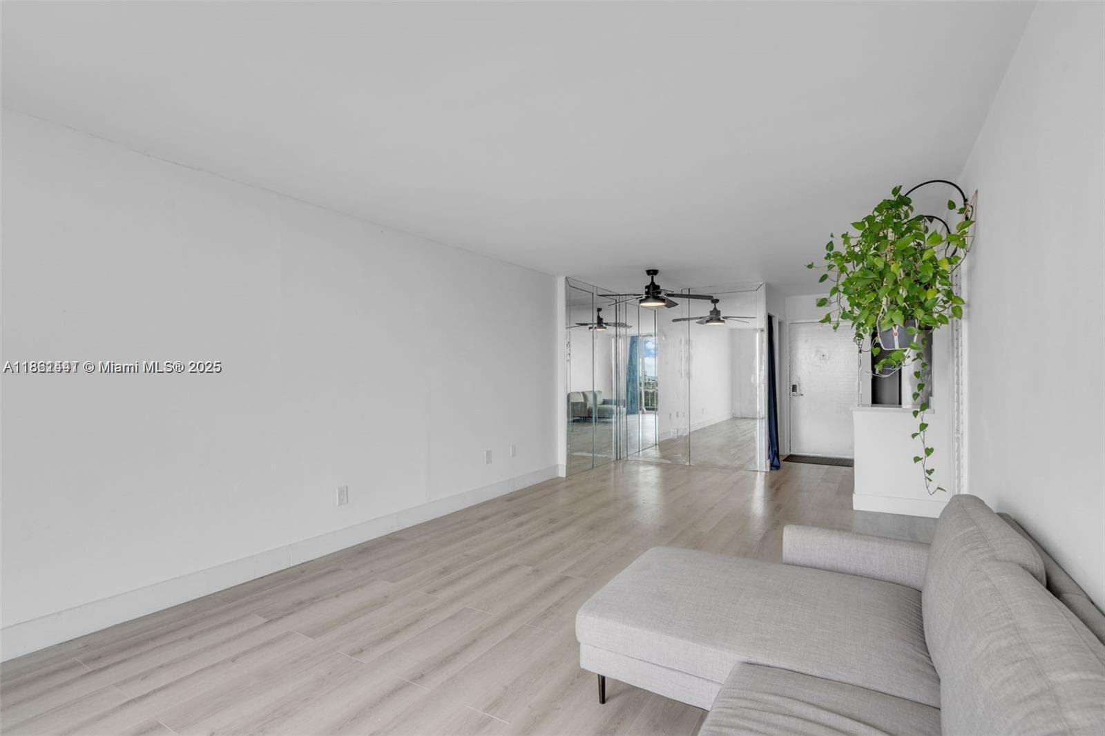 A11861441 — Miami Beach — 4