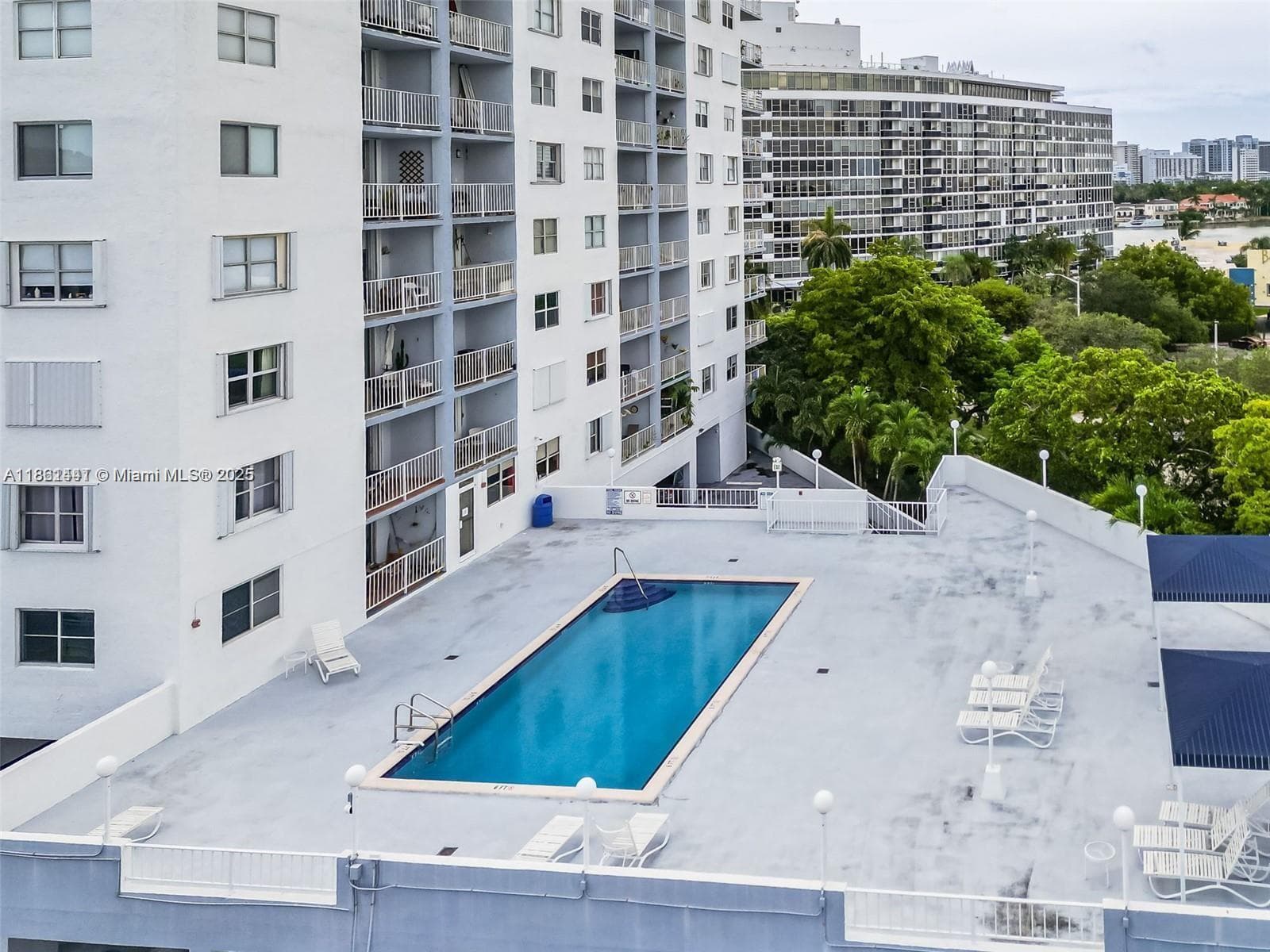 A11861441 — Miami Beach — 21