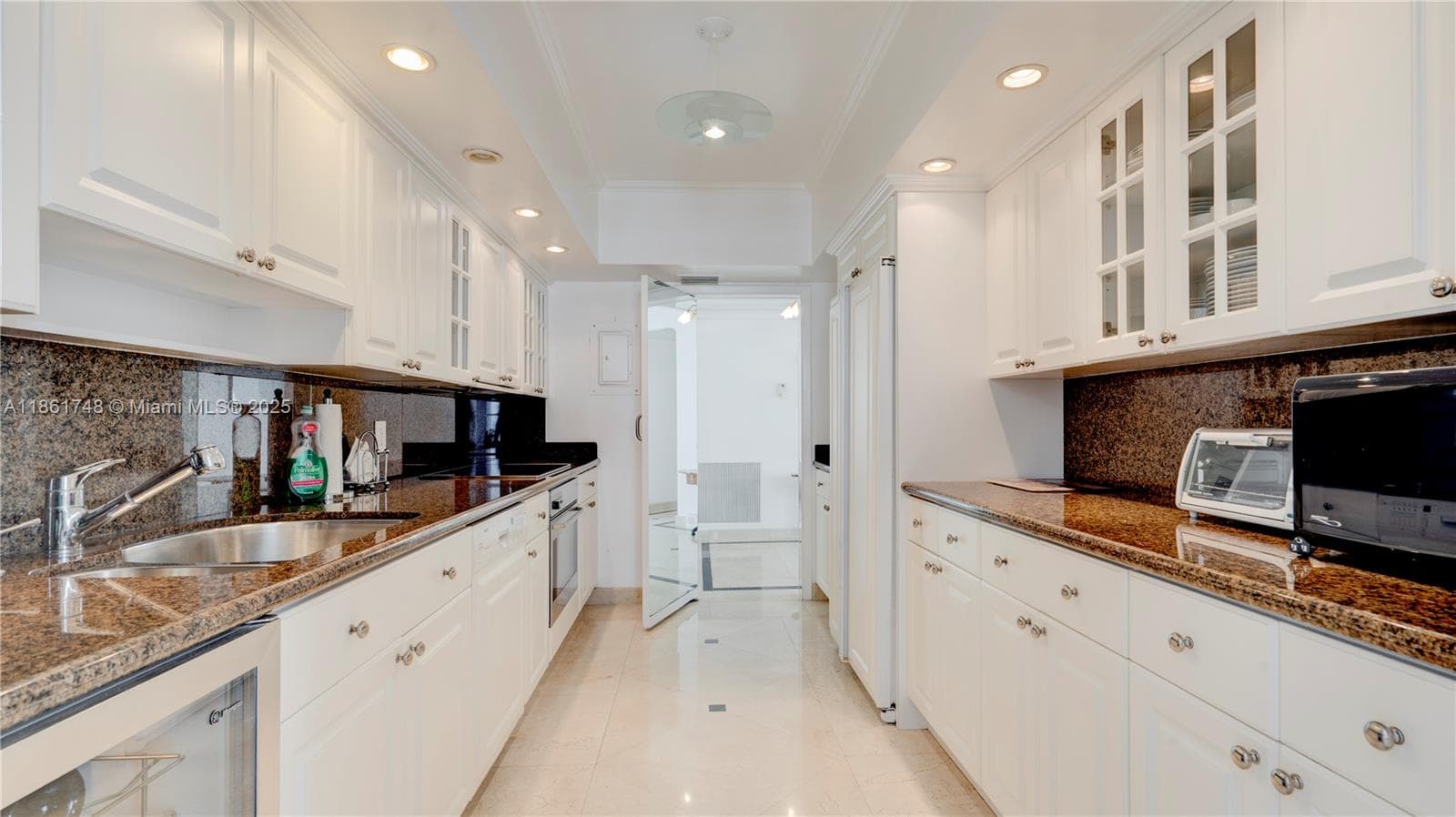 A11861748 — Miami Beach — 16