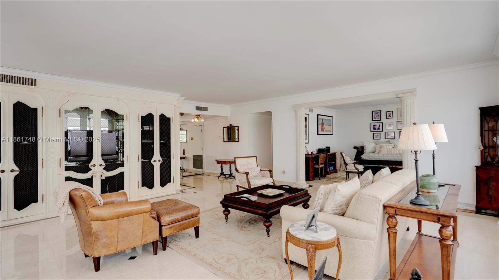 A11861748 — Miami Beach — 12