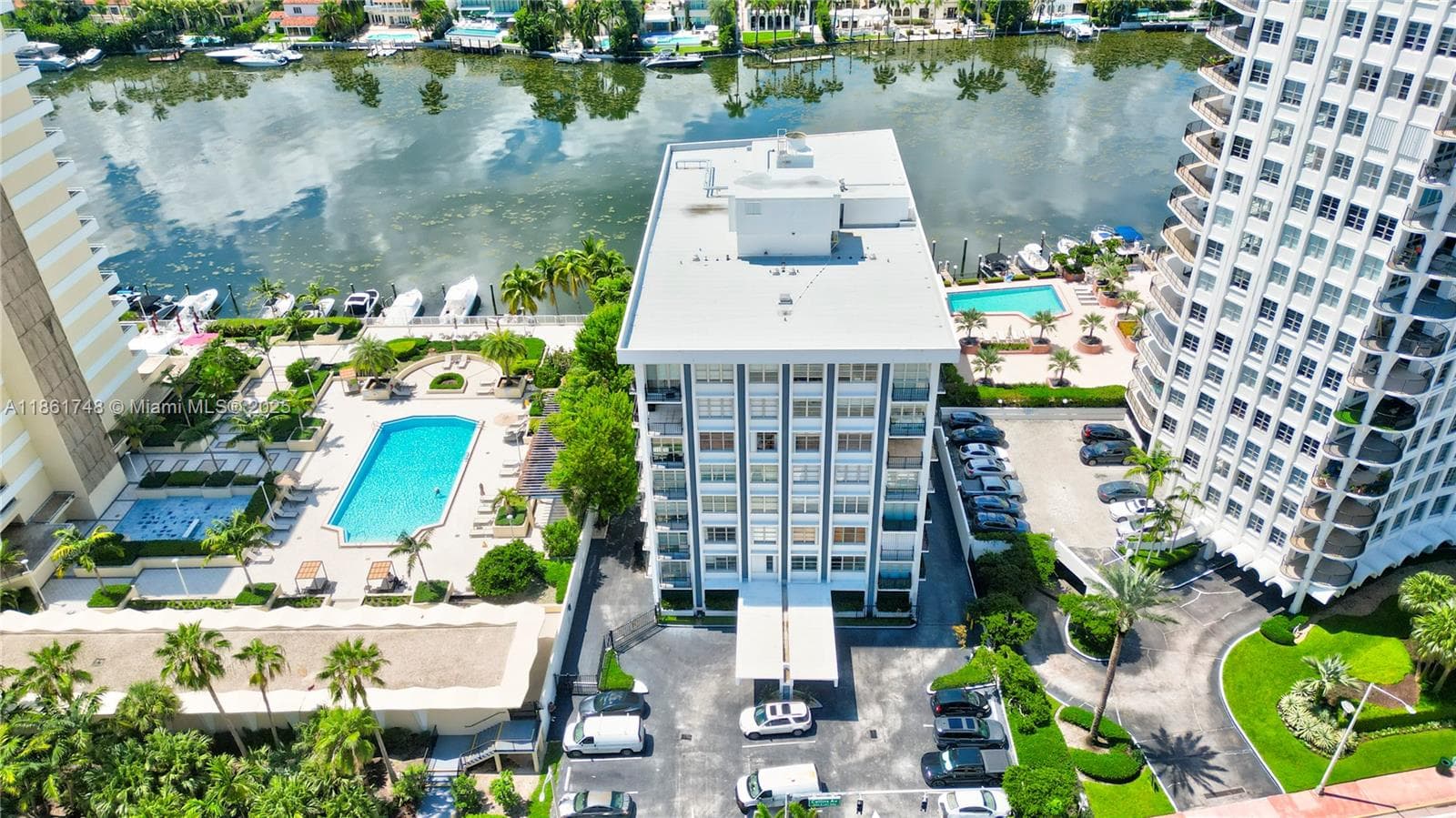 A11861748 — Miami Beach