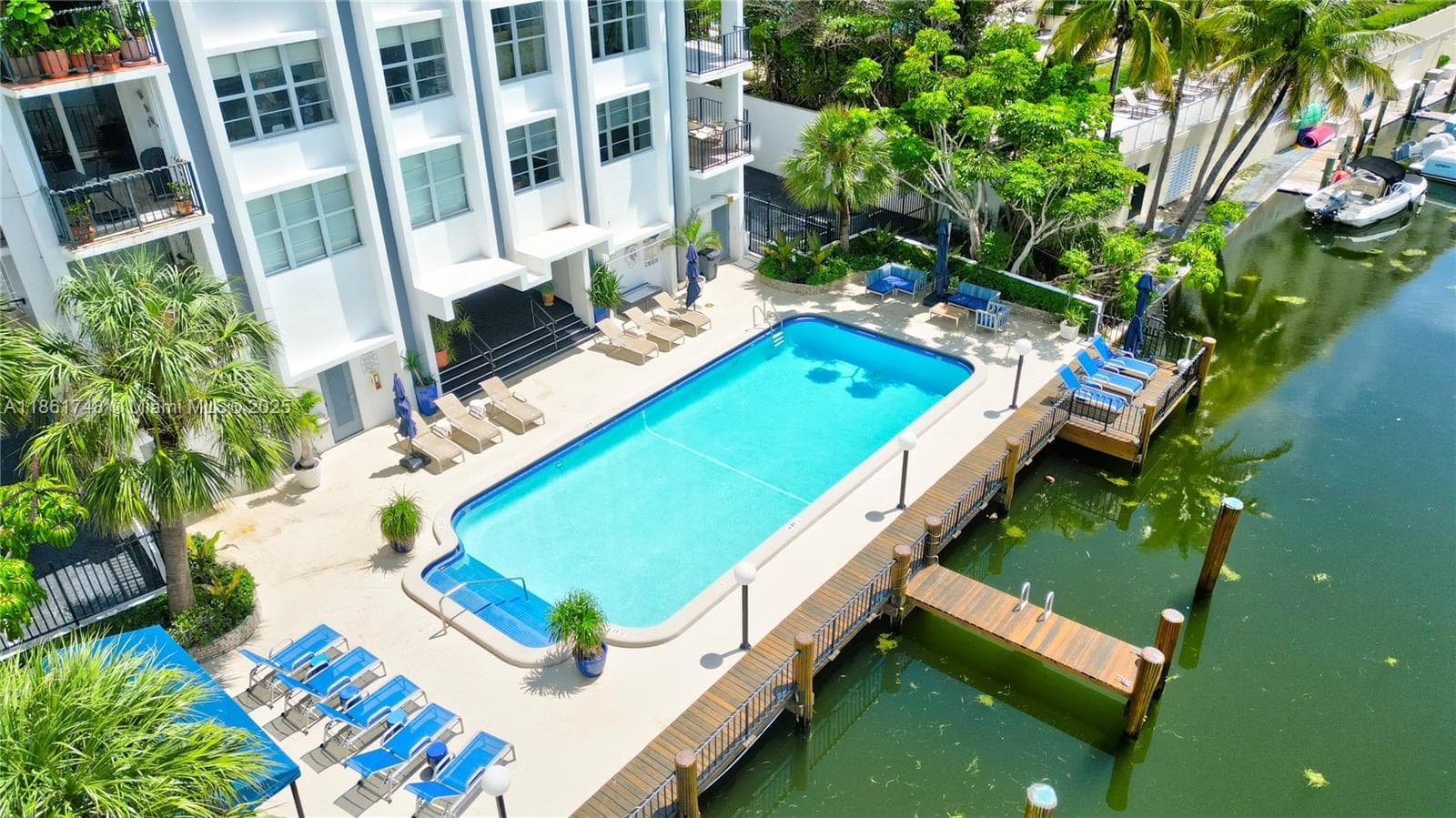 A11861748 — Miami Beach — 9