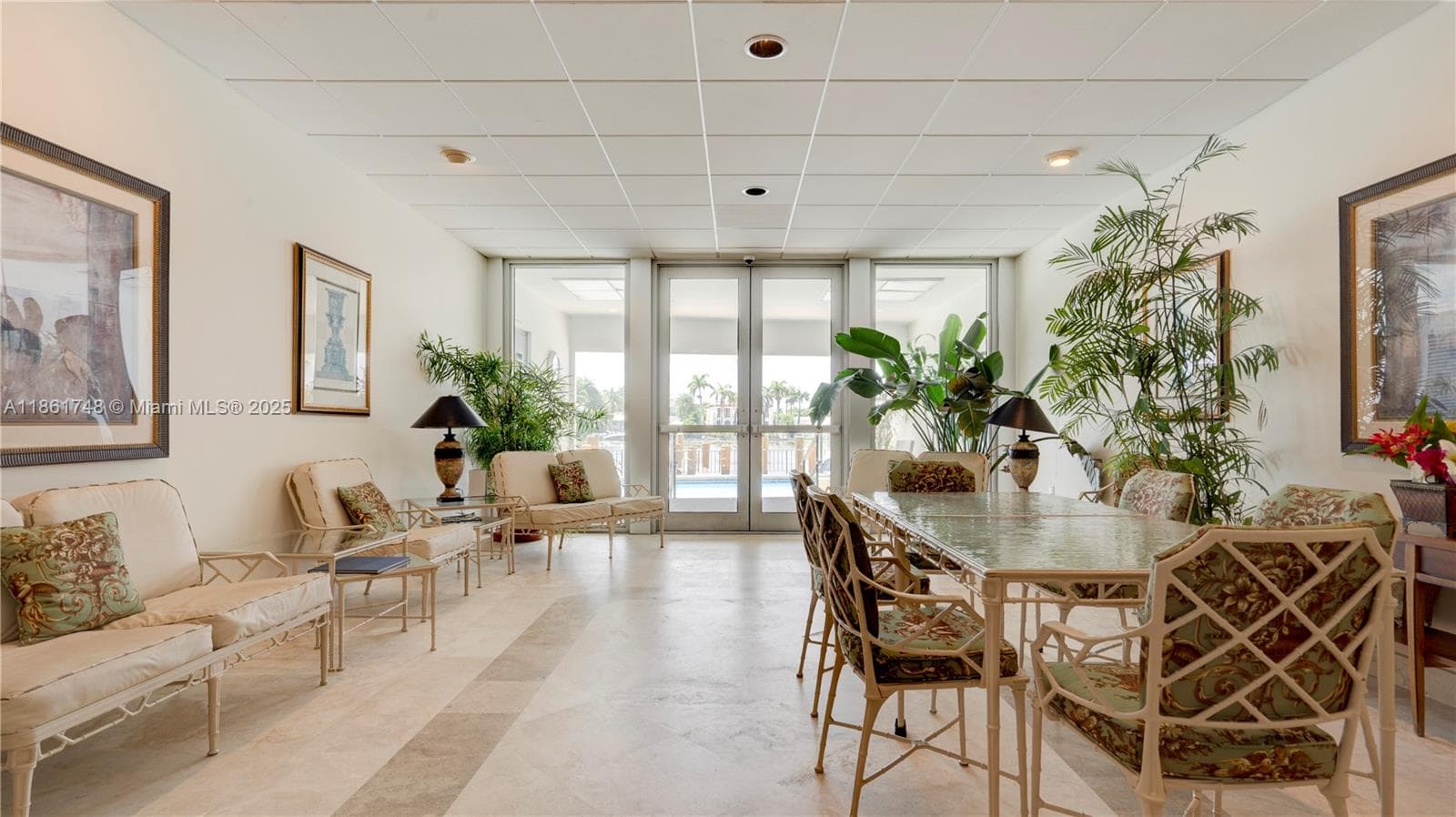 A11861748 — Miami Beach — 33
