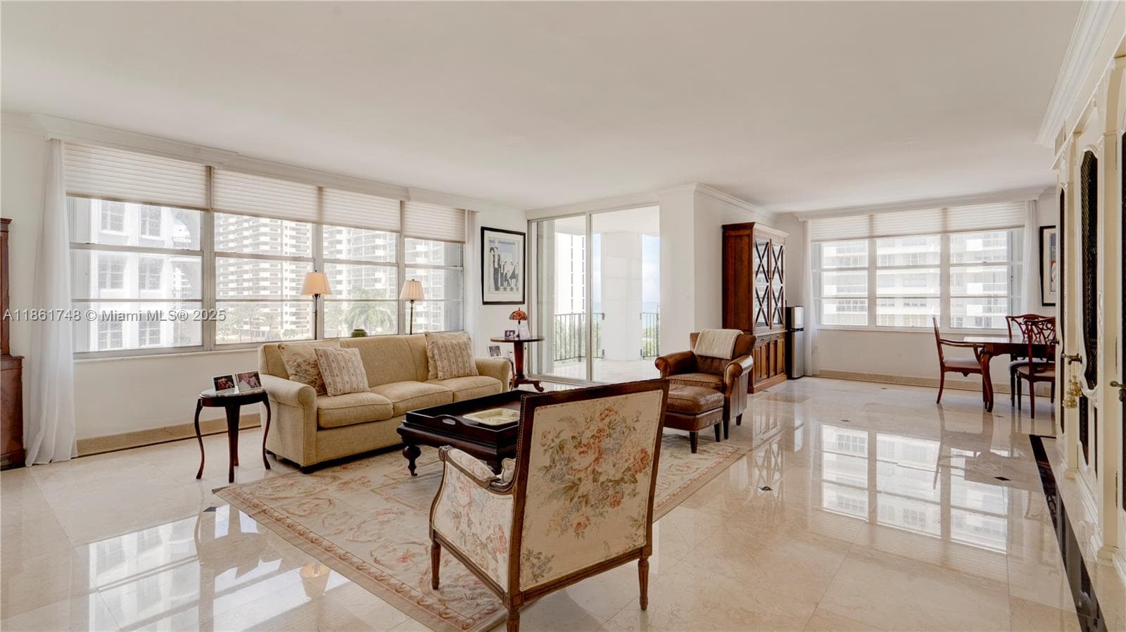 A11861748 — Miami Beach — 11
