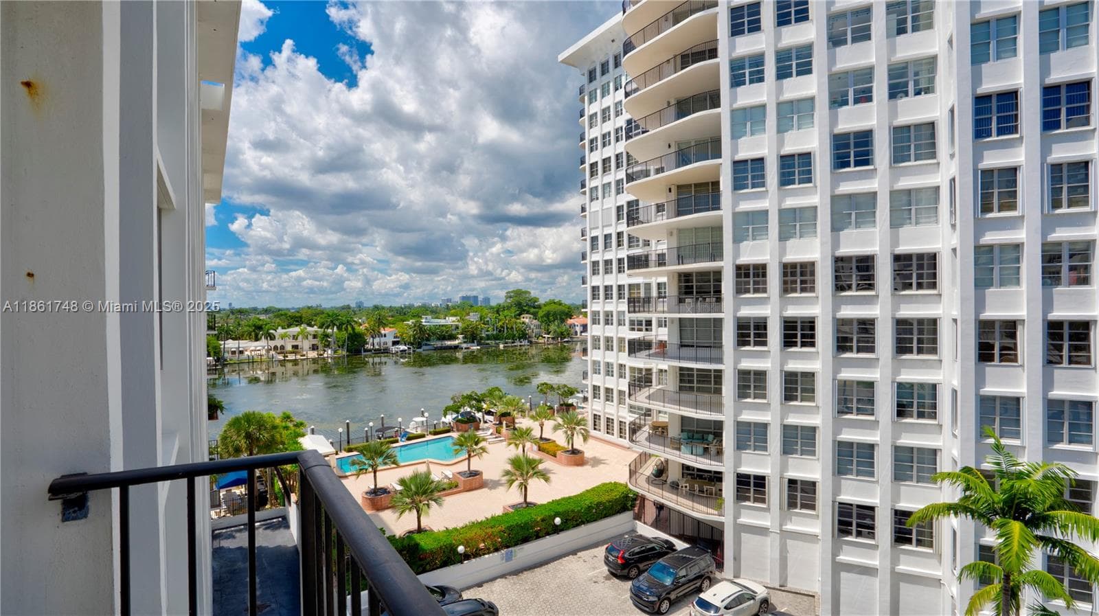 A11861748 — Miami Beach — 31