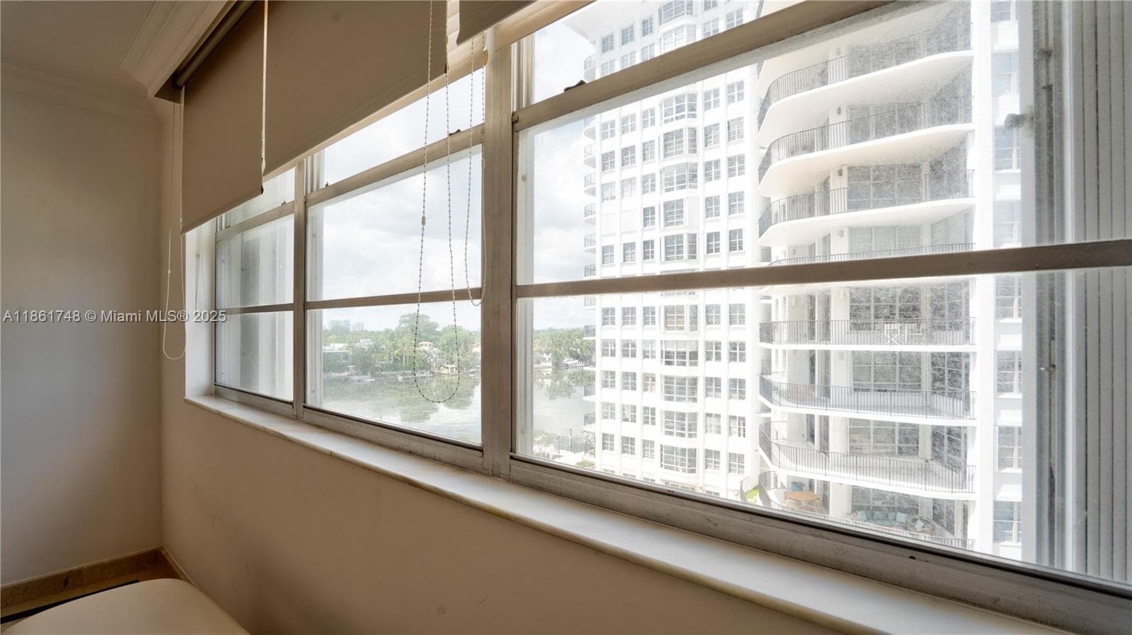 A11861748 — Miami Beach — 25