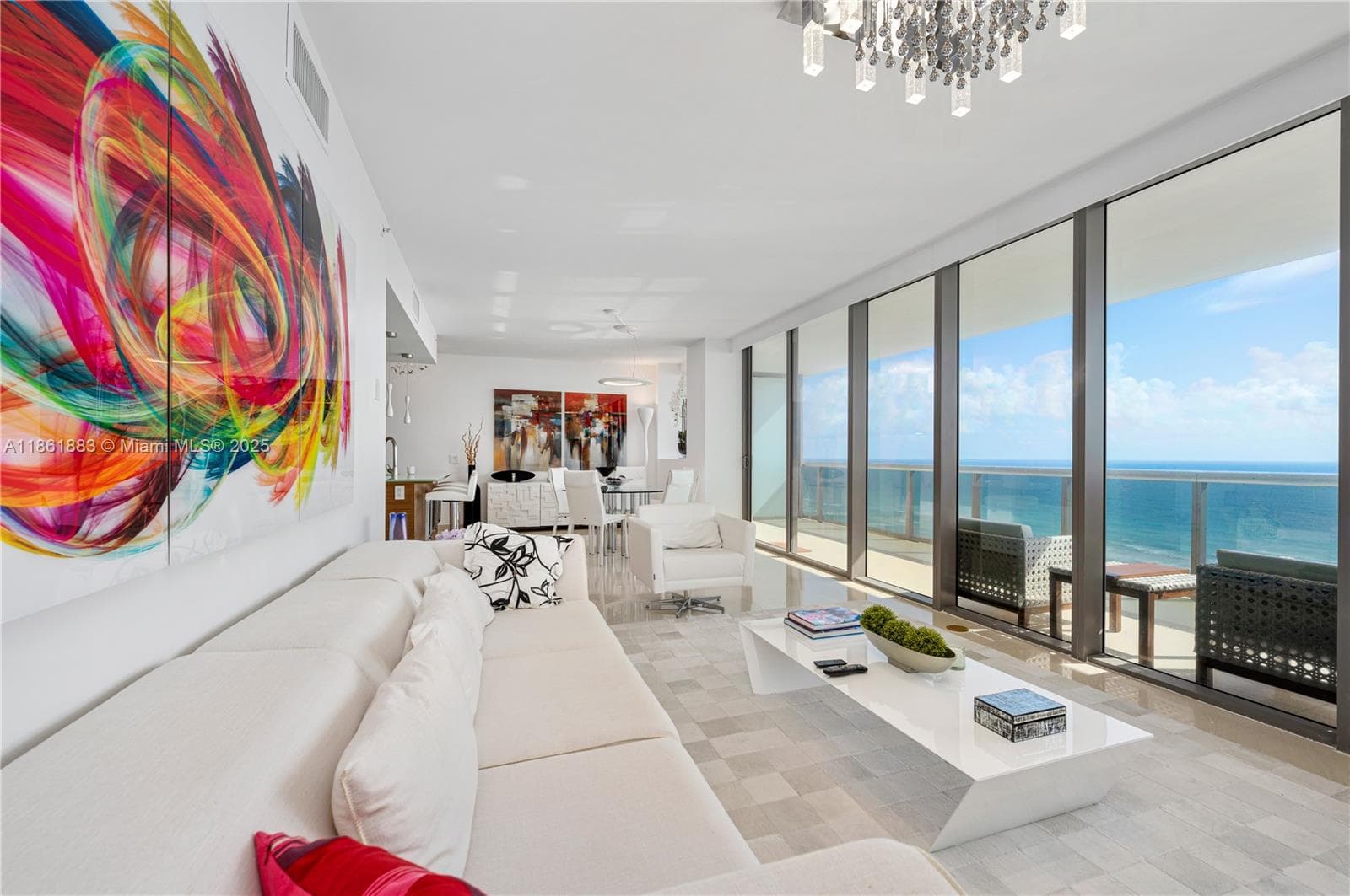 A11861883 — Miami Beach