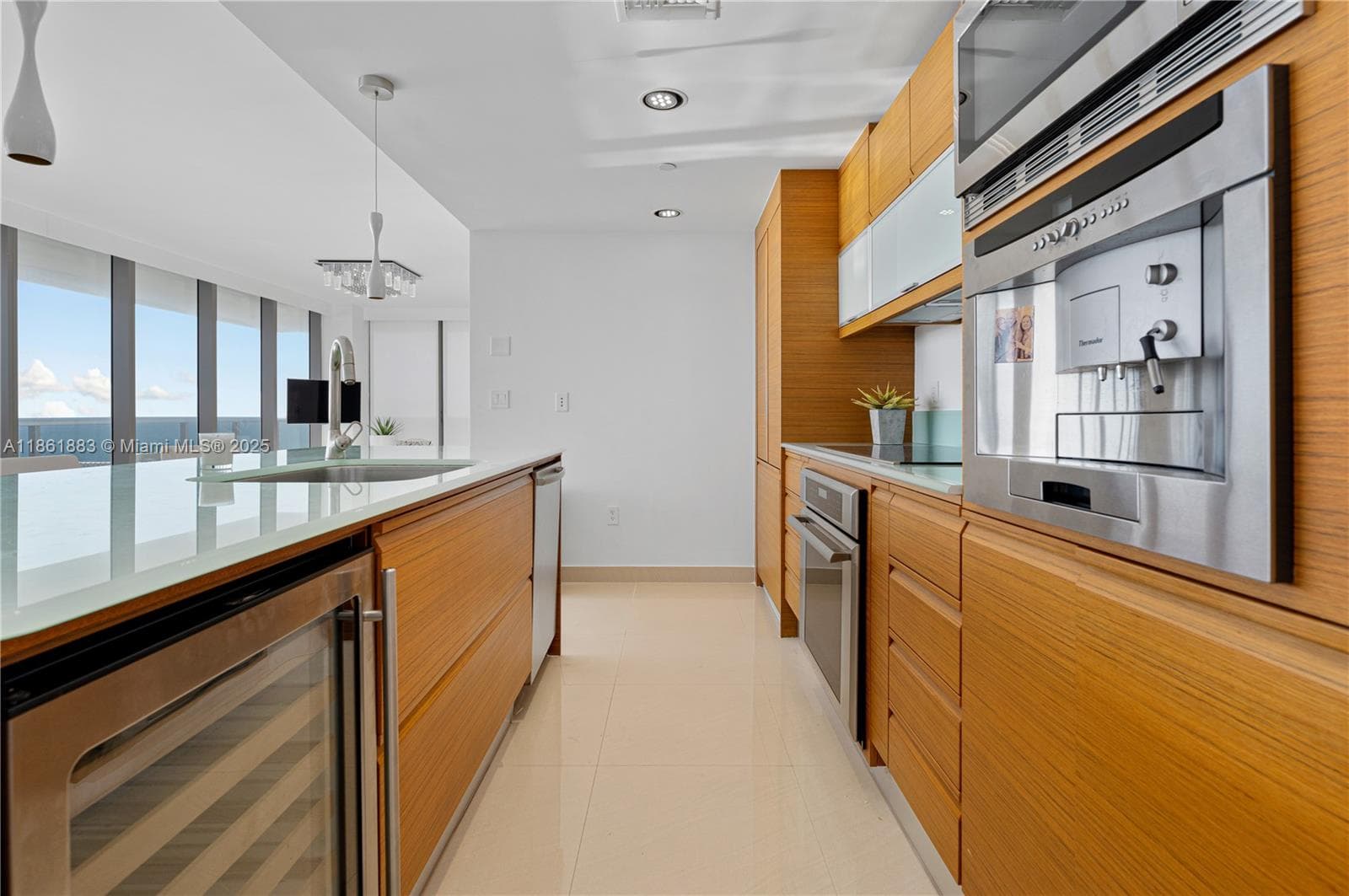 A11861883 — Miami Beach — 24