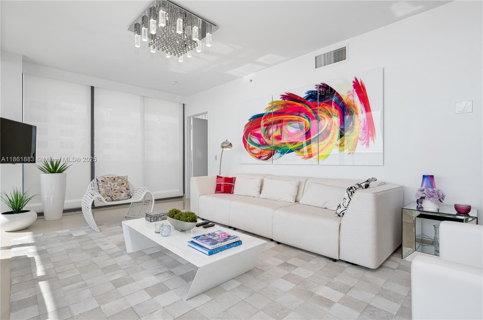 A11861883 — Miami Beach — 10