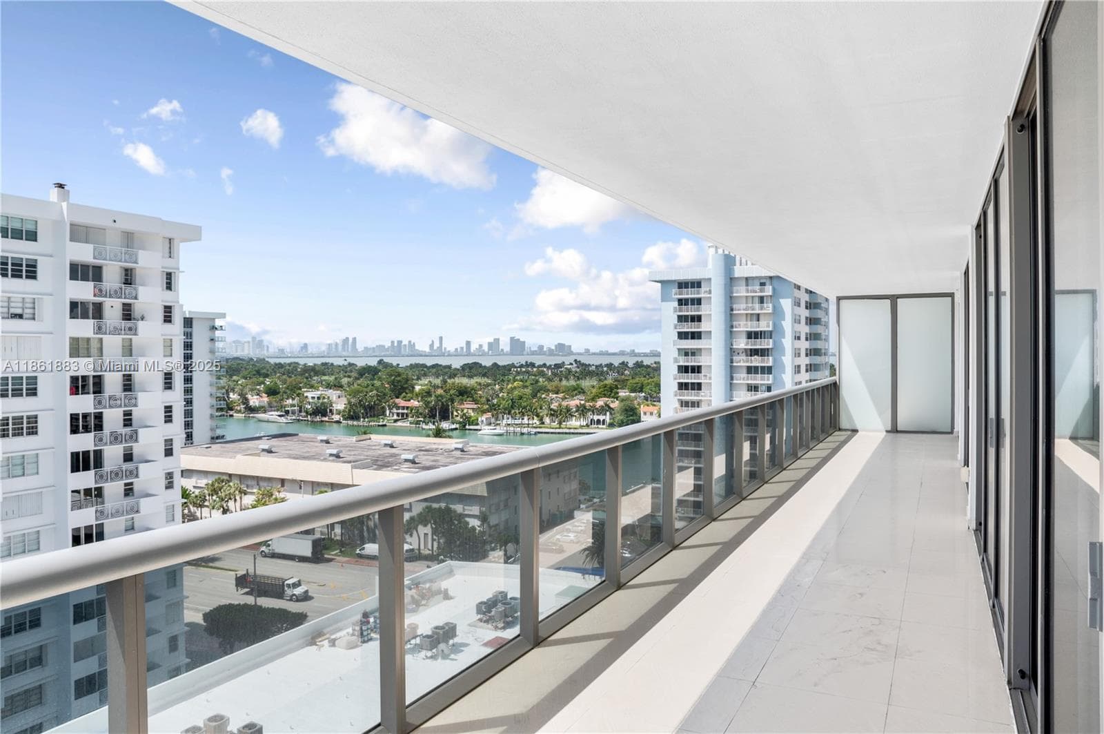 A11861883 — Miami Beach — 54