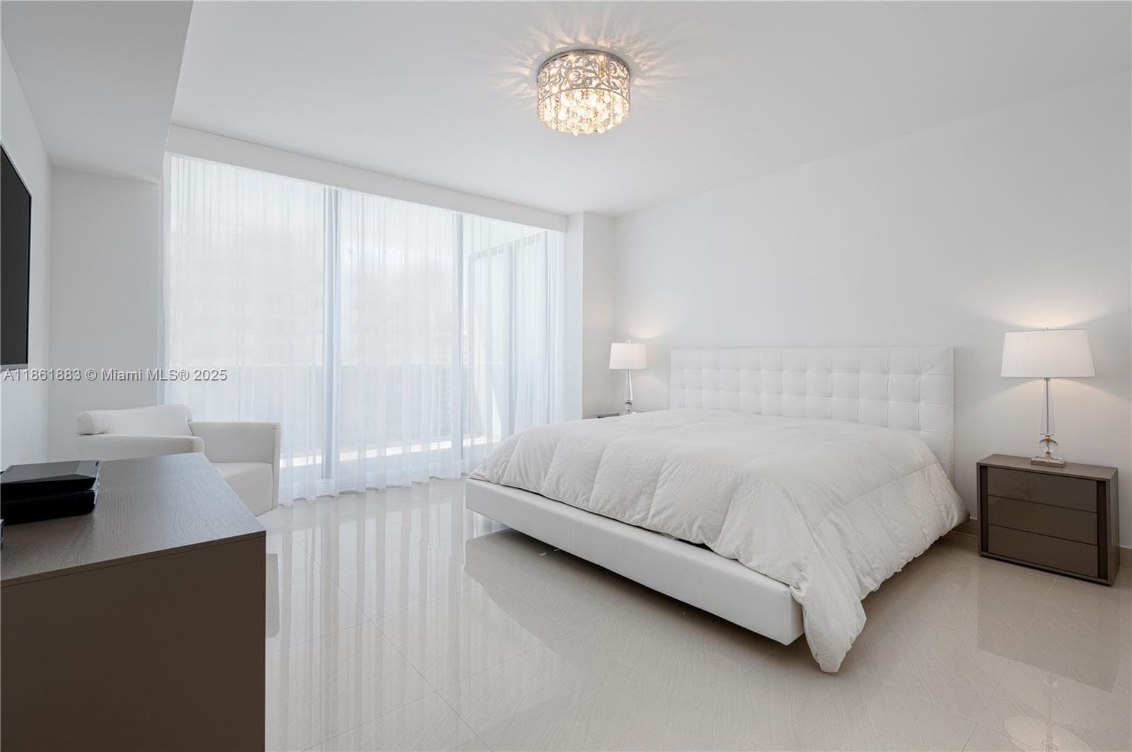A11861883 — Miami Beach — 31