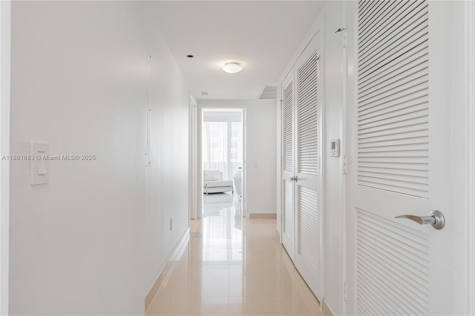 A11861883 — Miami Beach — 29