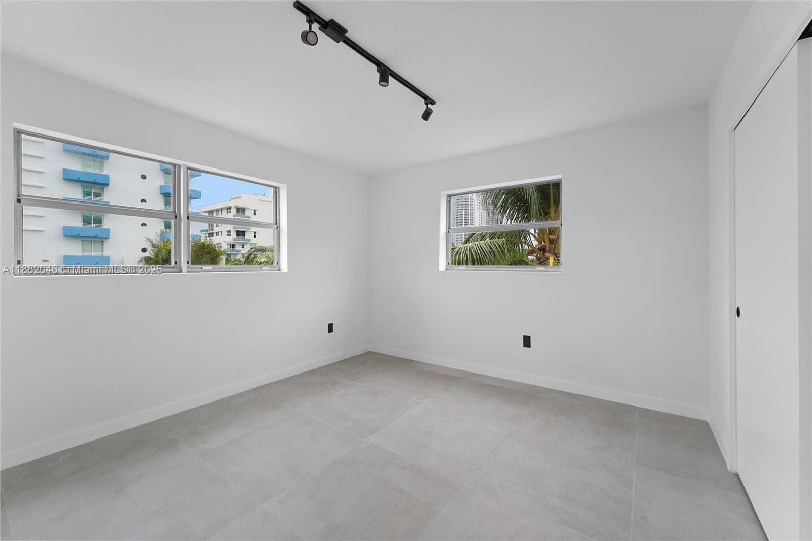 A11862046 — Miami Beach — 13