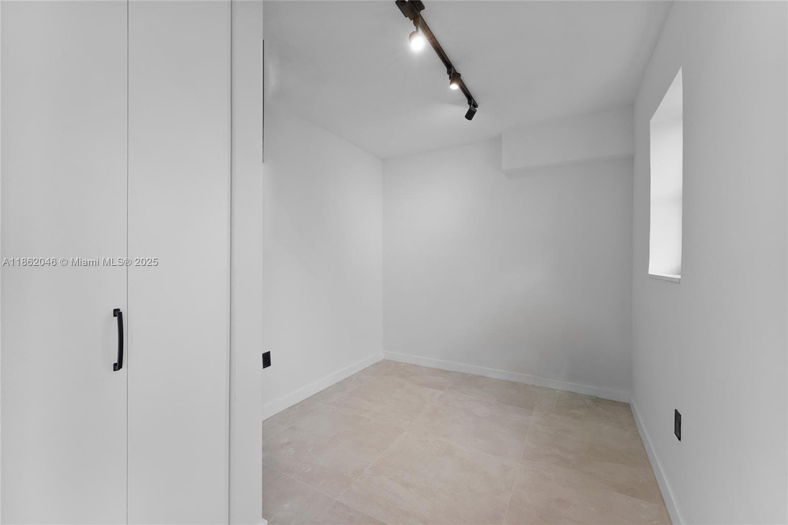 A11862046 — Miami Beach — 15