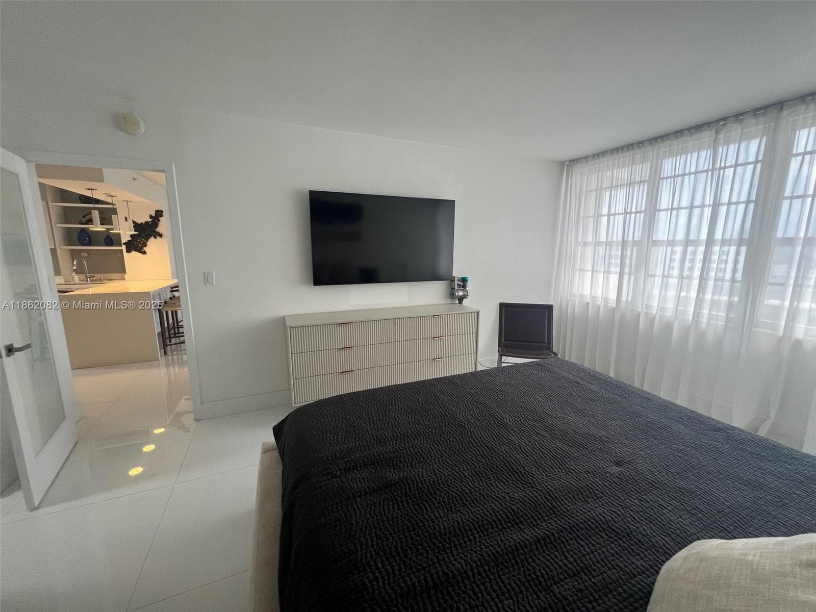 A11862082 — Miami Beach — 27