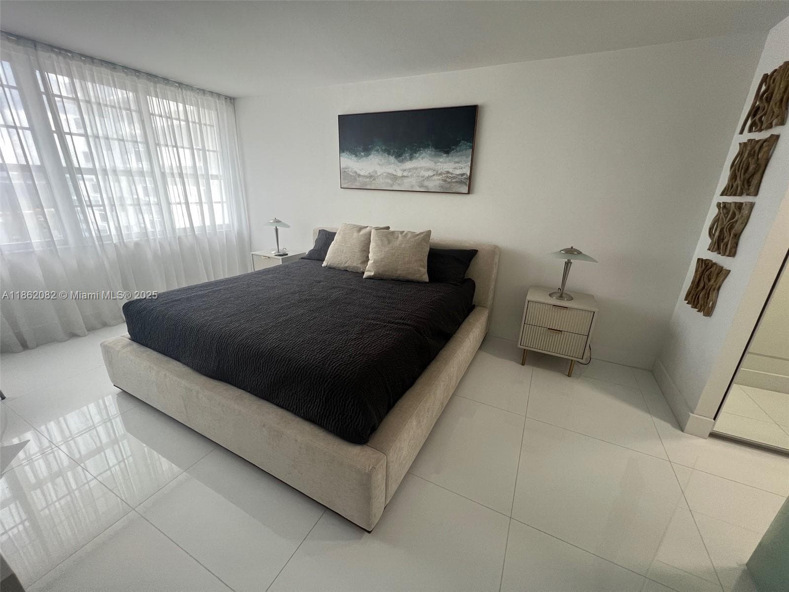 A11862082 — Miami Beach — 24