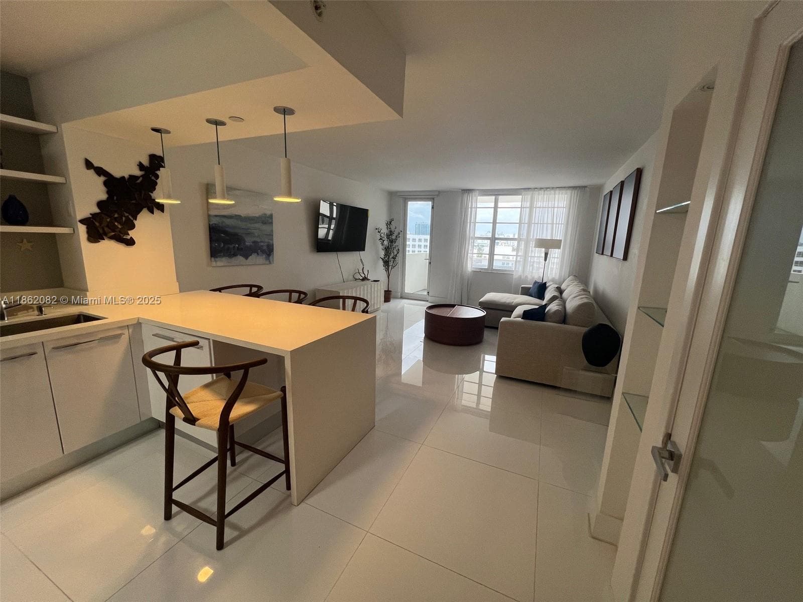 A11862082 — Miami Beach — 19