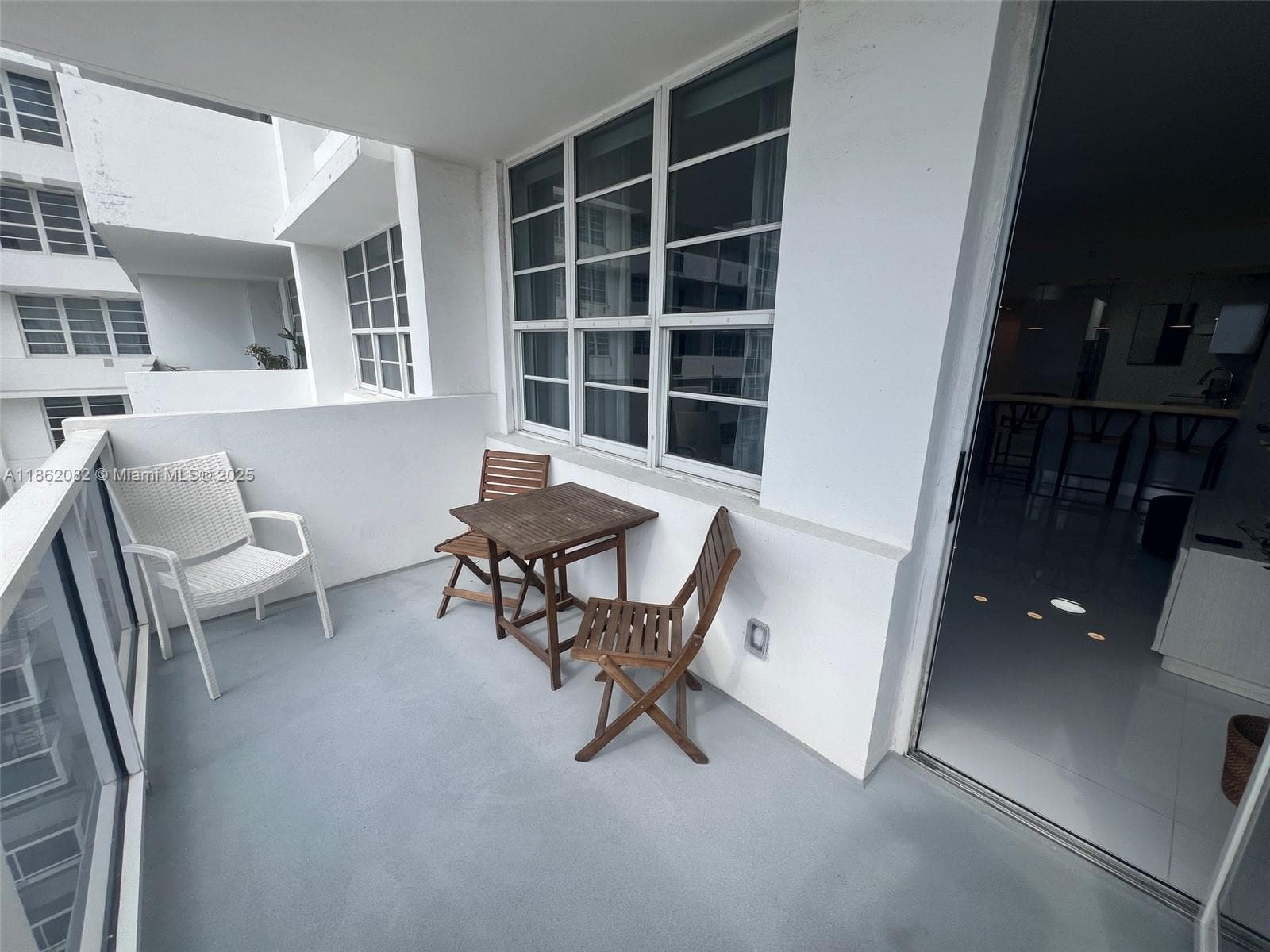 A11862082 — Miami Beach — 40