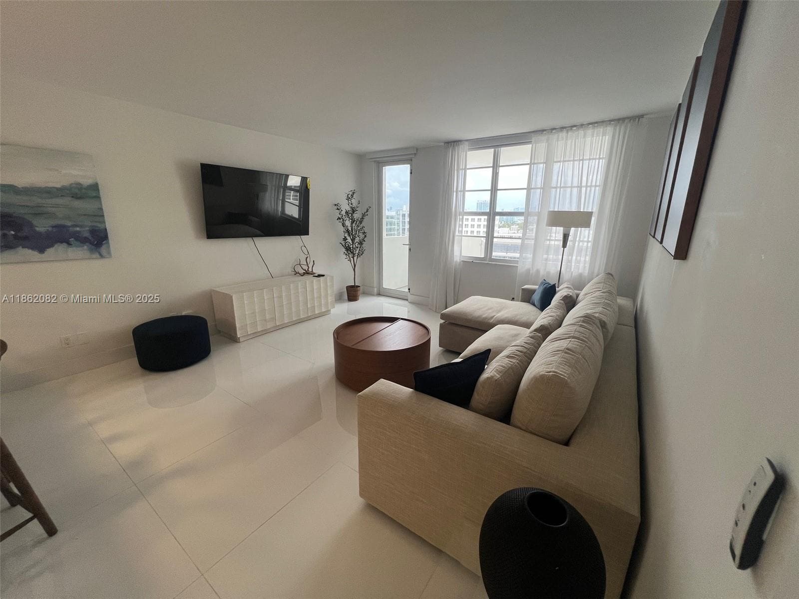 A11862082 — Miami Beach — 4
