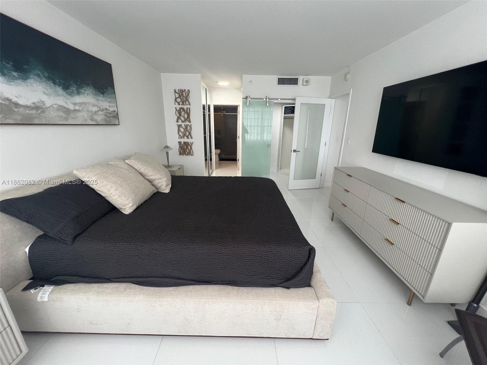 A11862082 — Miami Beach — 25