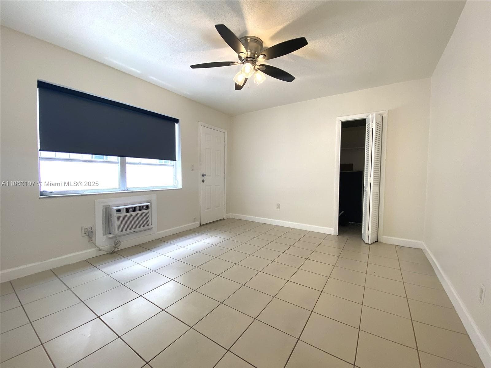 A11863107 — Miami Beach — 12