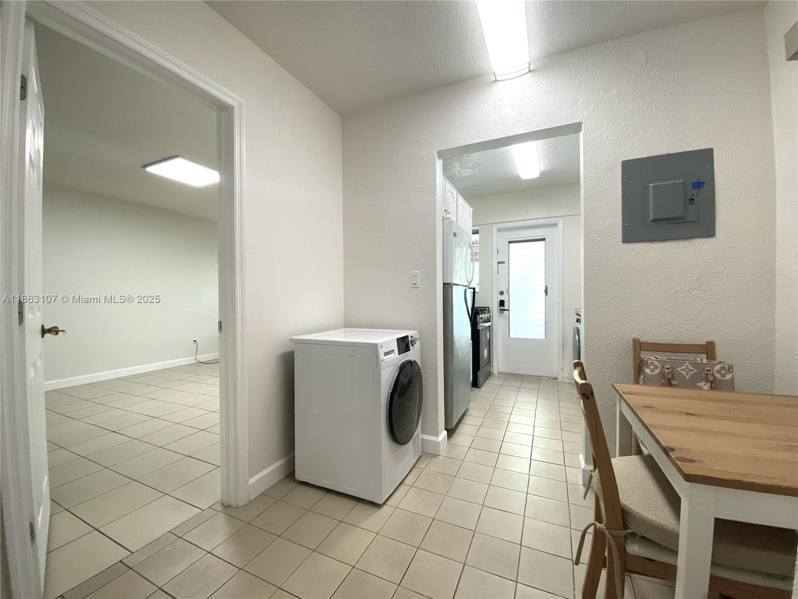 A11863107 — Miami Beach — 7